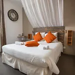 Familial L'ostrei Hotel 2*