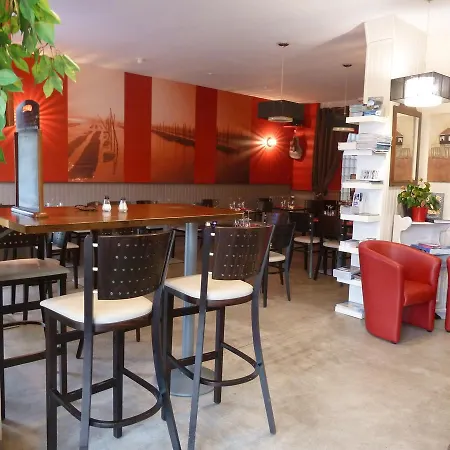 Familial L'ostrei Hotel 2*