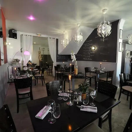 Familial L'ostrei מלון 2*